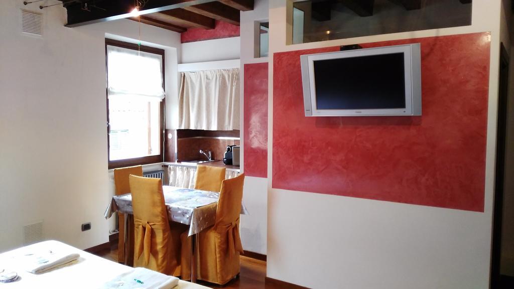 Antica Via Roma Garden View Bed and breakfast 2*