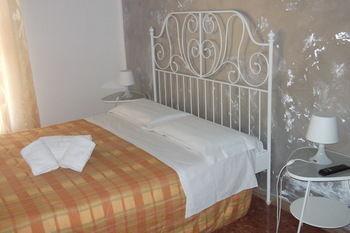 Santa Toscana 2*