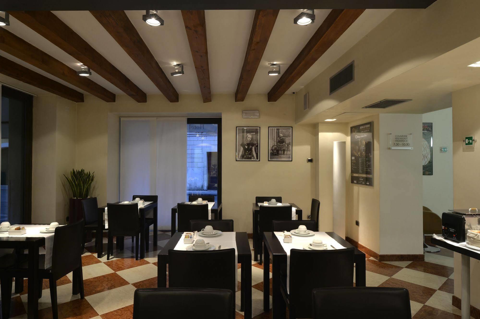 Western Armando Verona