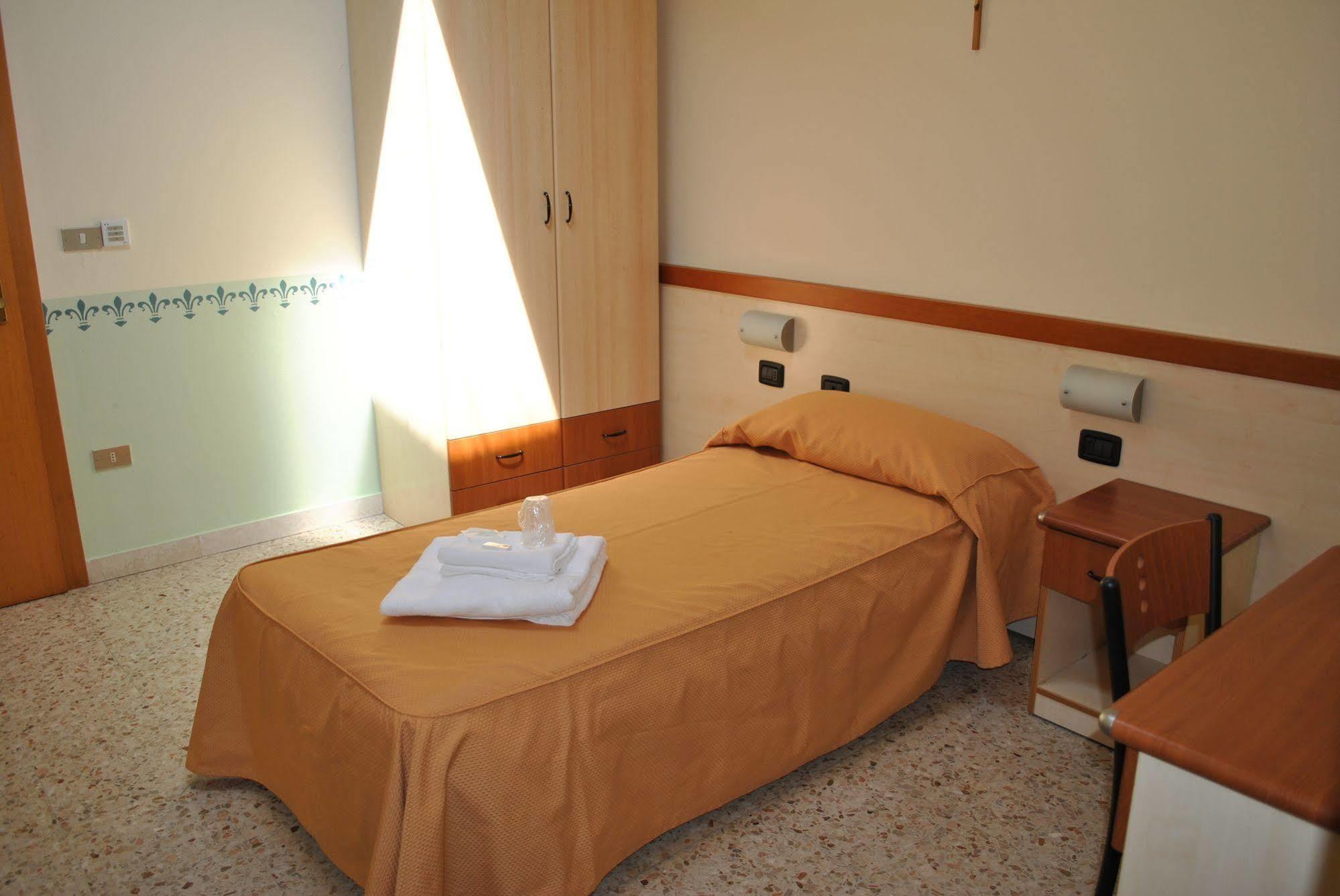 Centro Carraro Fondazione Di Religione *