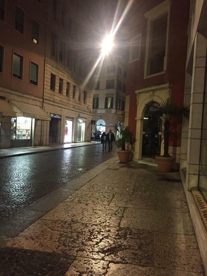 Via Roma 12 Pensión Verona