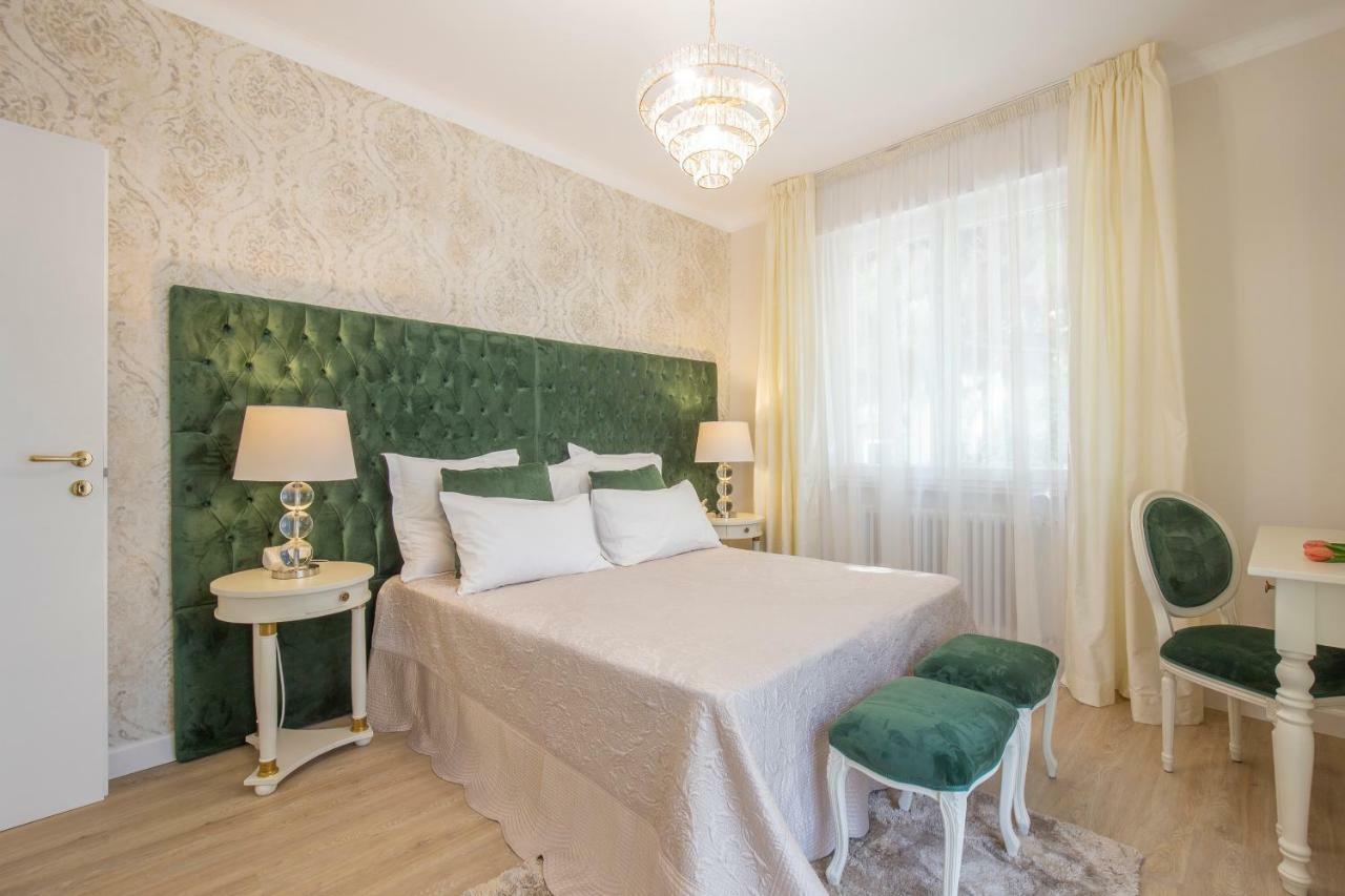 Crys: Apartments, Holiday, Business, Verde * Verona