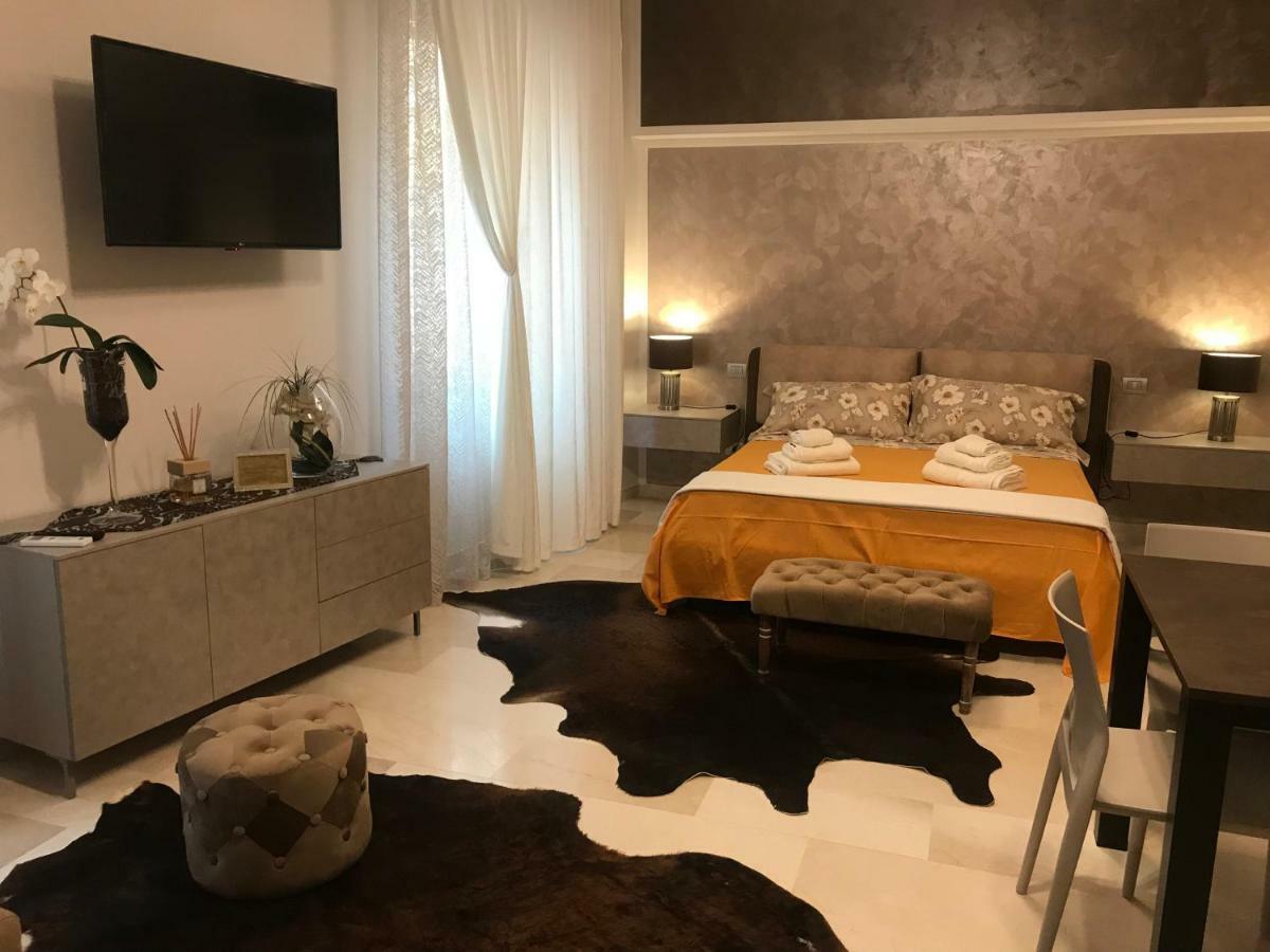 Affittacamere Via Roma 12 *