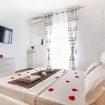 Residenza Larissa Luxury 1