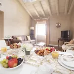 Relais Fra\' Lorenzo