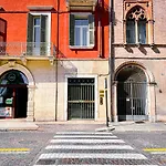 Tra Piazza Erbe E Piazza Bra Raffinata Maison