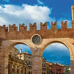 L\'Arena Dietro L\'Angolo