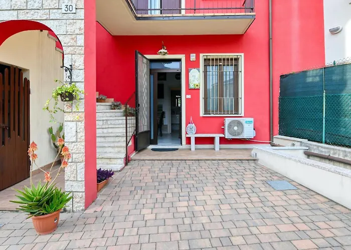 The Red House - Verona Holiday & Business