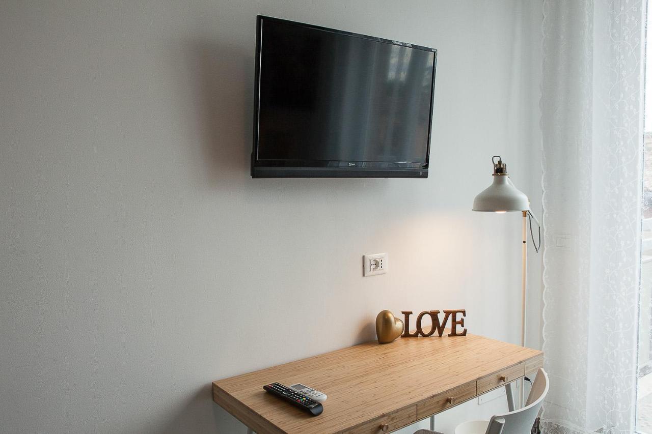 Apartment 21 *
