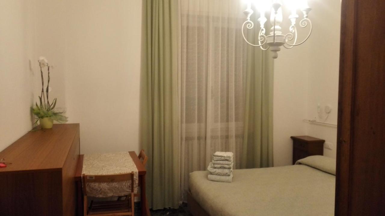 Pensión Minihouselarissa Diverona *