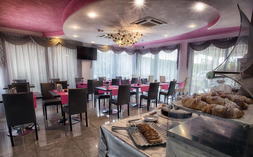 Hotel La Grotta 3*
