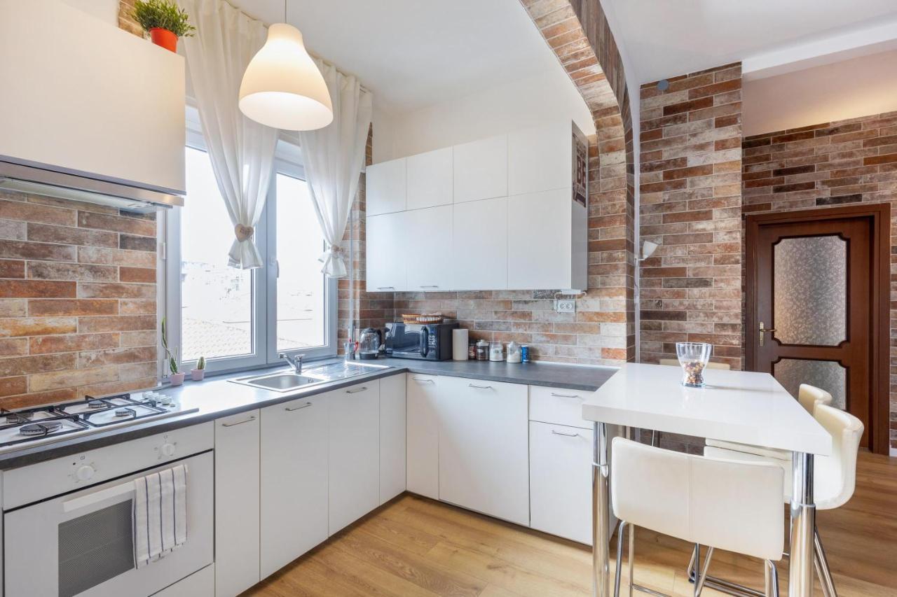 Queen East Apartment *