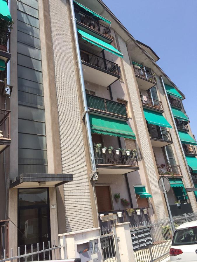 Roselyn Apartment *