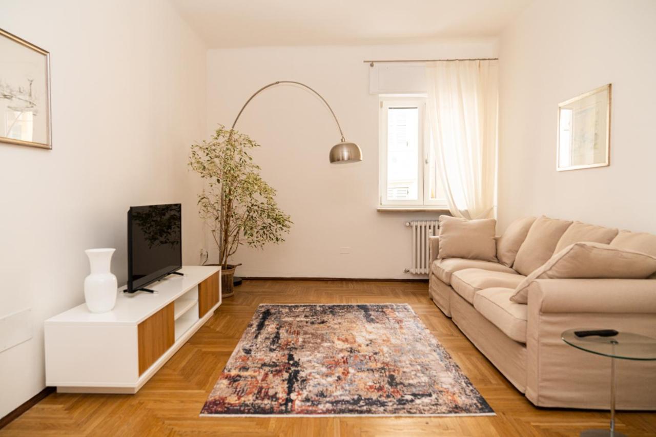 Apartamento Domus - Elegante Residenza Con Affaccio Su Porta Leoni