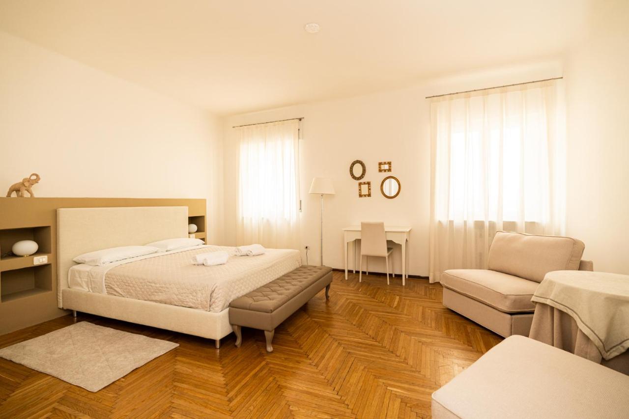 Domus - Elegante Residenza Con Affaccio Su Porta Leoni