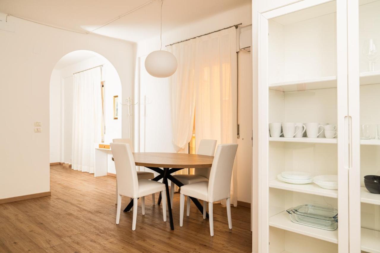 Domus - Elegante Residenza Con Affaccio Su Porta Leoni Apartamento