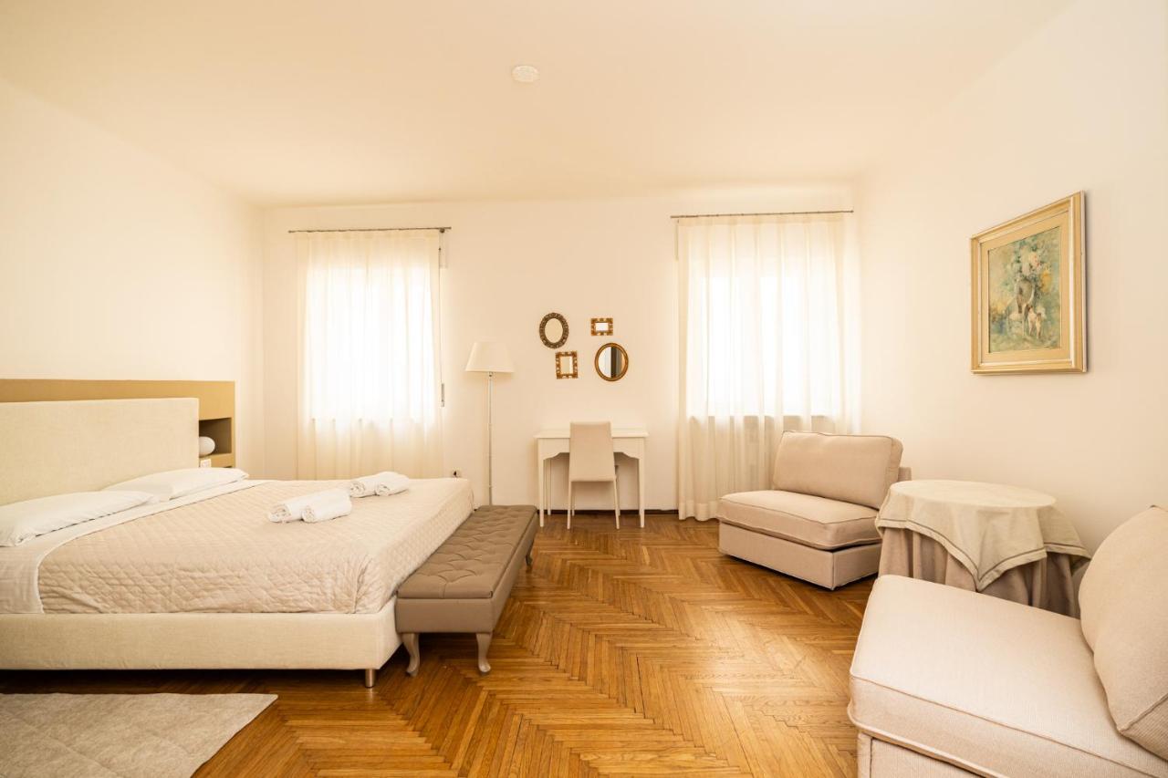 Apartamento Domus - Elegante Residenza Con Affaccio Su Porta Leoni