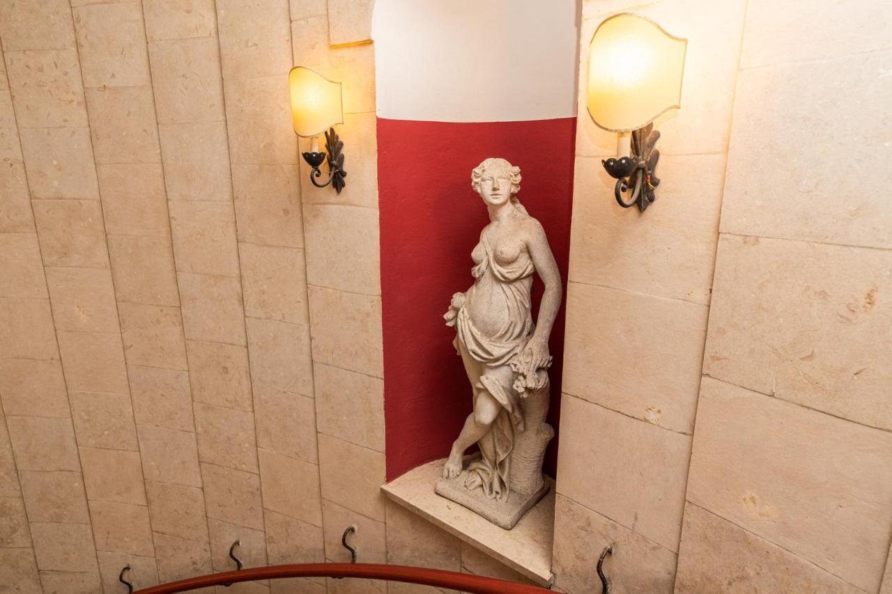 Apartamento Domus - Elegante Residenza Con Affaccio Su Porta Leoni