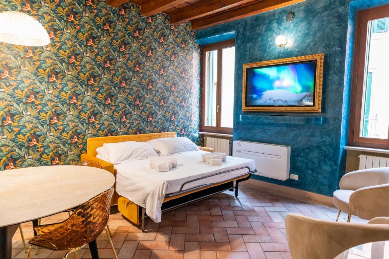 Domus Gladius By Postcardsfrom Apartamento Verona