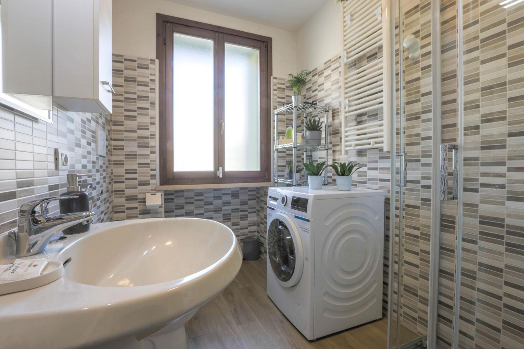 Elegant Apartment: Free Netflix, Wi-fi & Parking Appartamento *