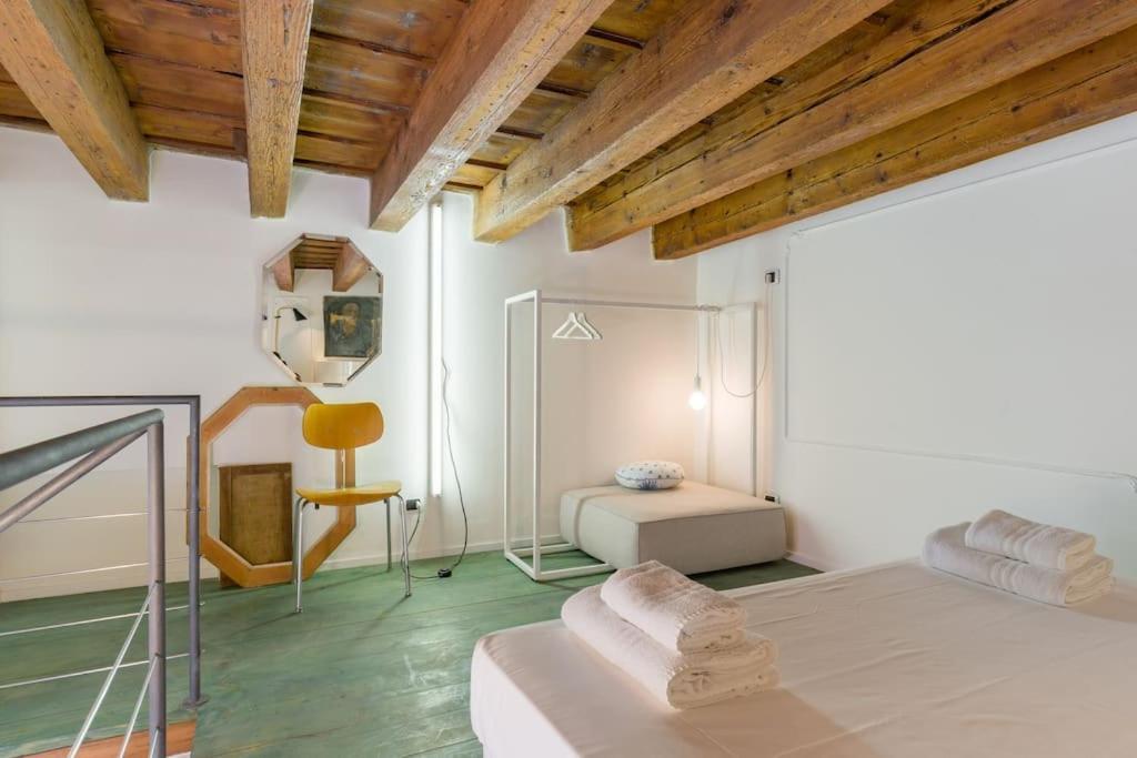 Apartment Un Puntino In Center 023091-loc-03368 *