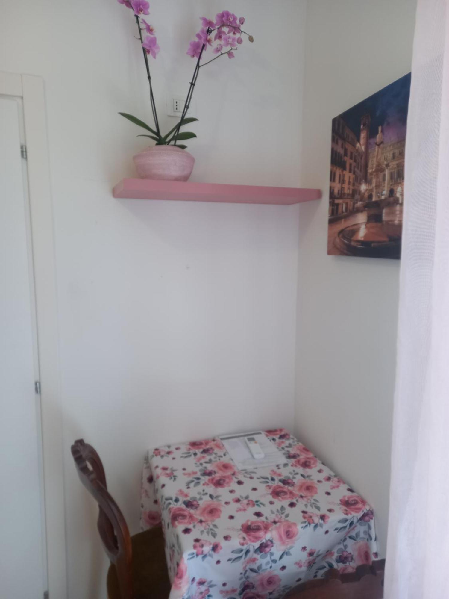 Minihouselarissa Diverona Pensión