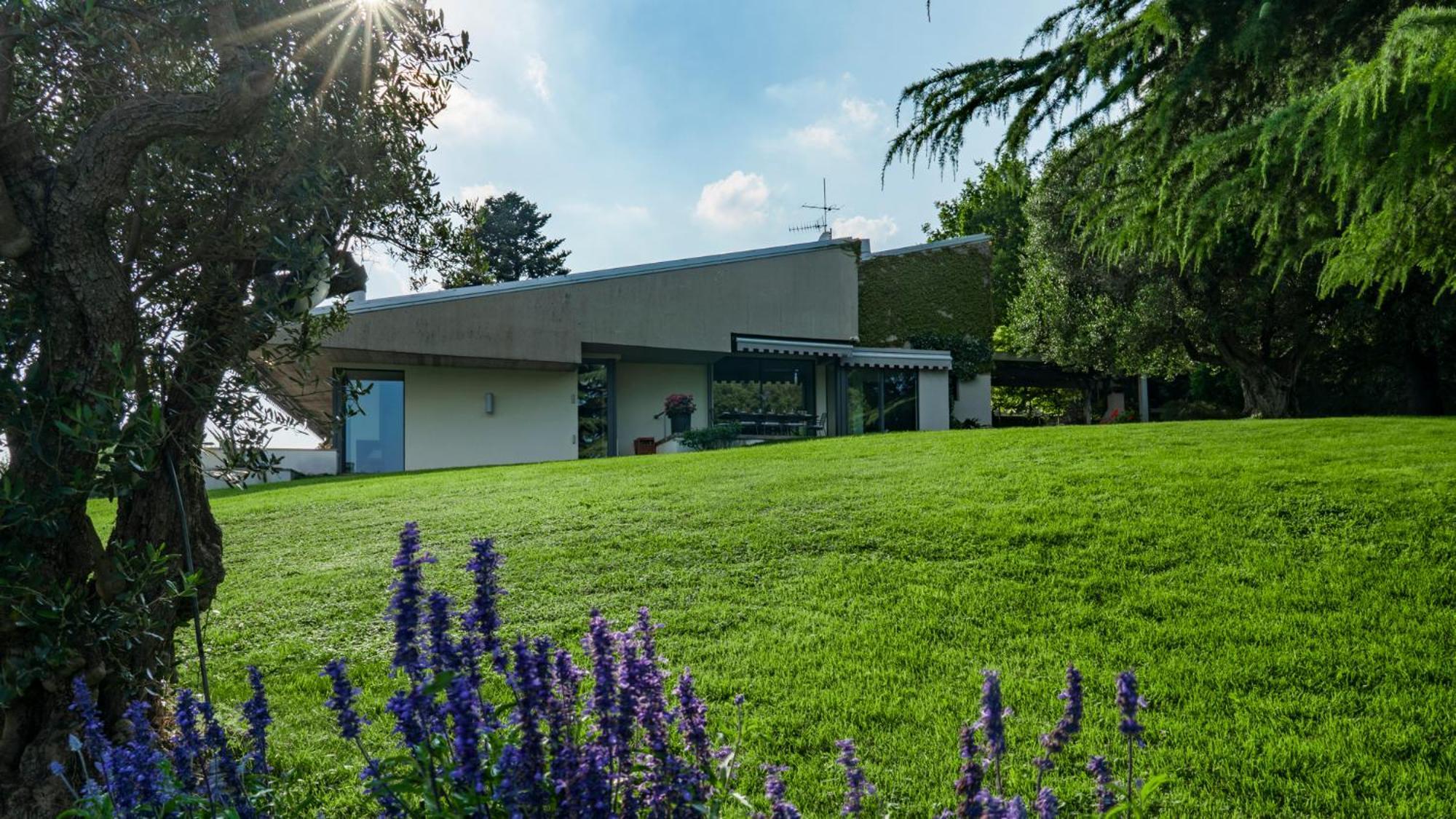 Villa Degli Ulivi 8, Emma *