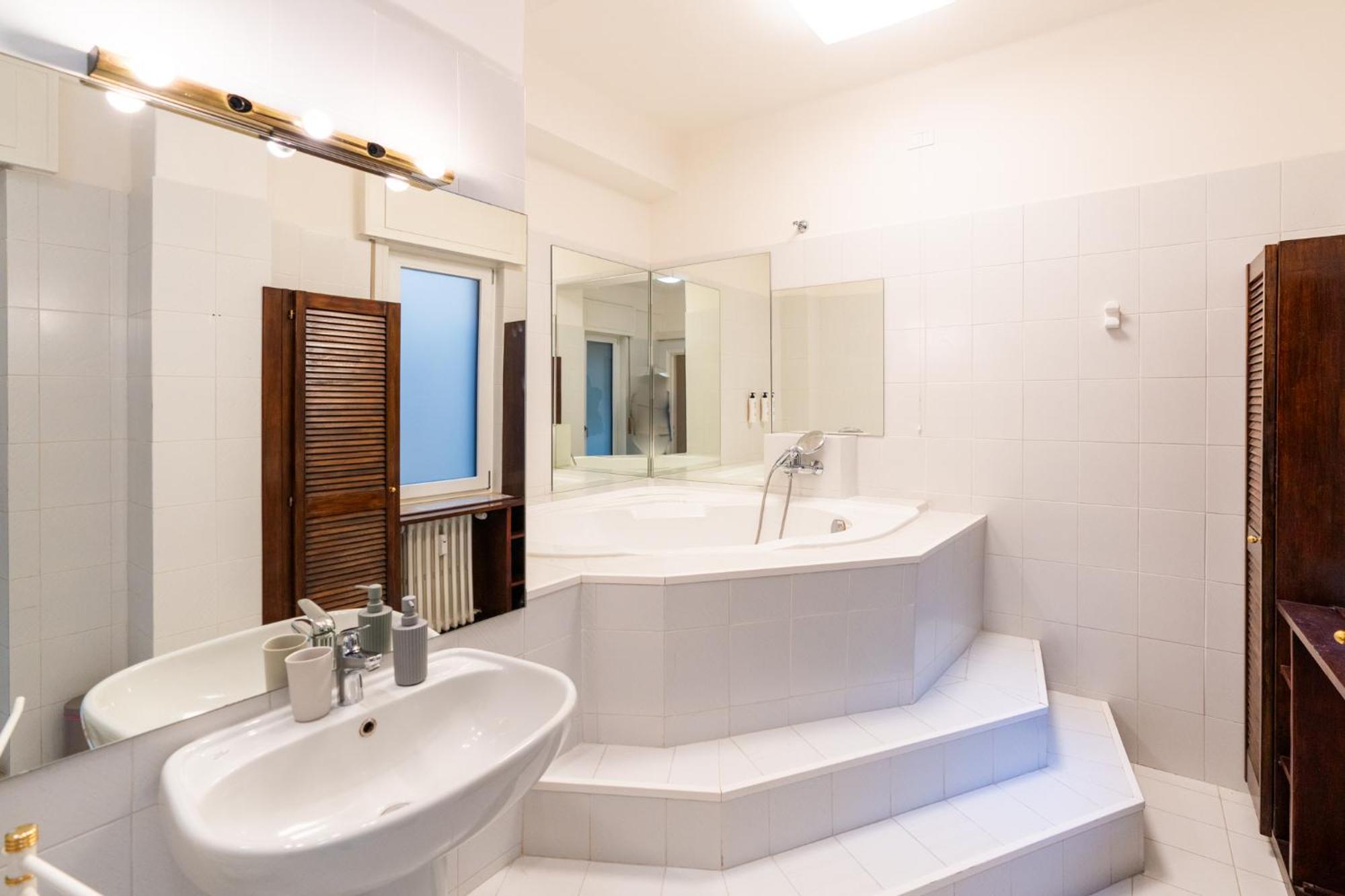 Domus - Elegante Residenza Con Affaccio Su Porta Leoni Apartamento