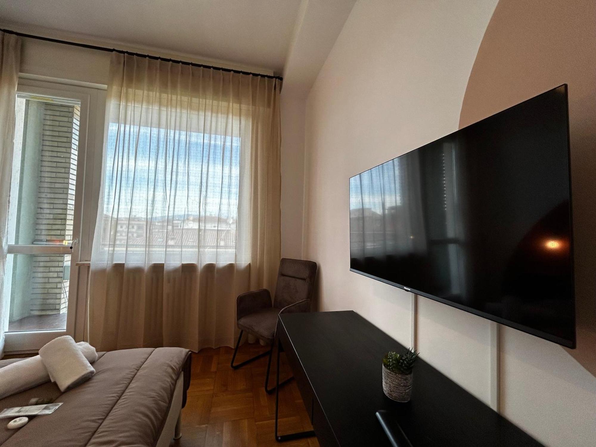 Appartamento Big House-private Parking-12