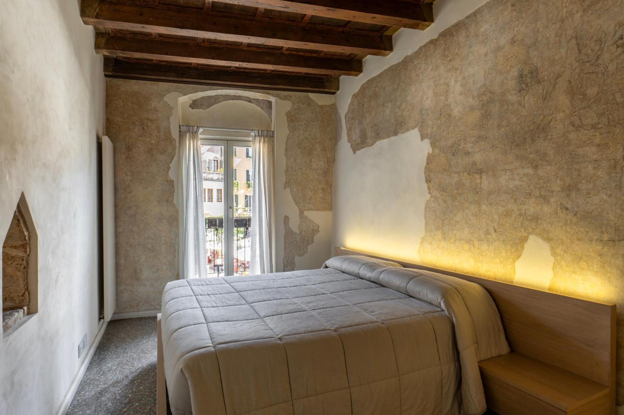 Apartment Luxury On Piazza Erbe Verona