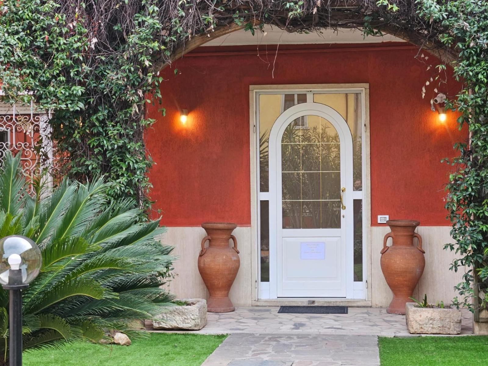 Casa A - Giardino E 3 Posti Auto In Cortile *