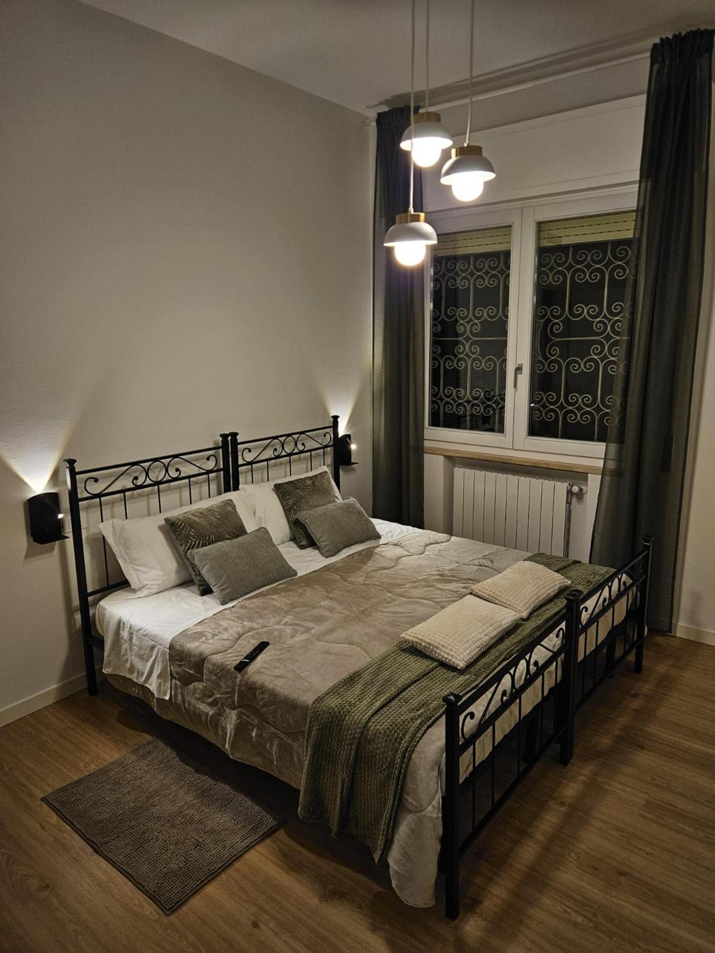 Casa A - Giardino E 3 Posti Auto In Cortile Apartamento