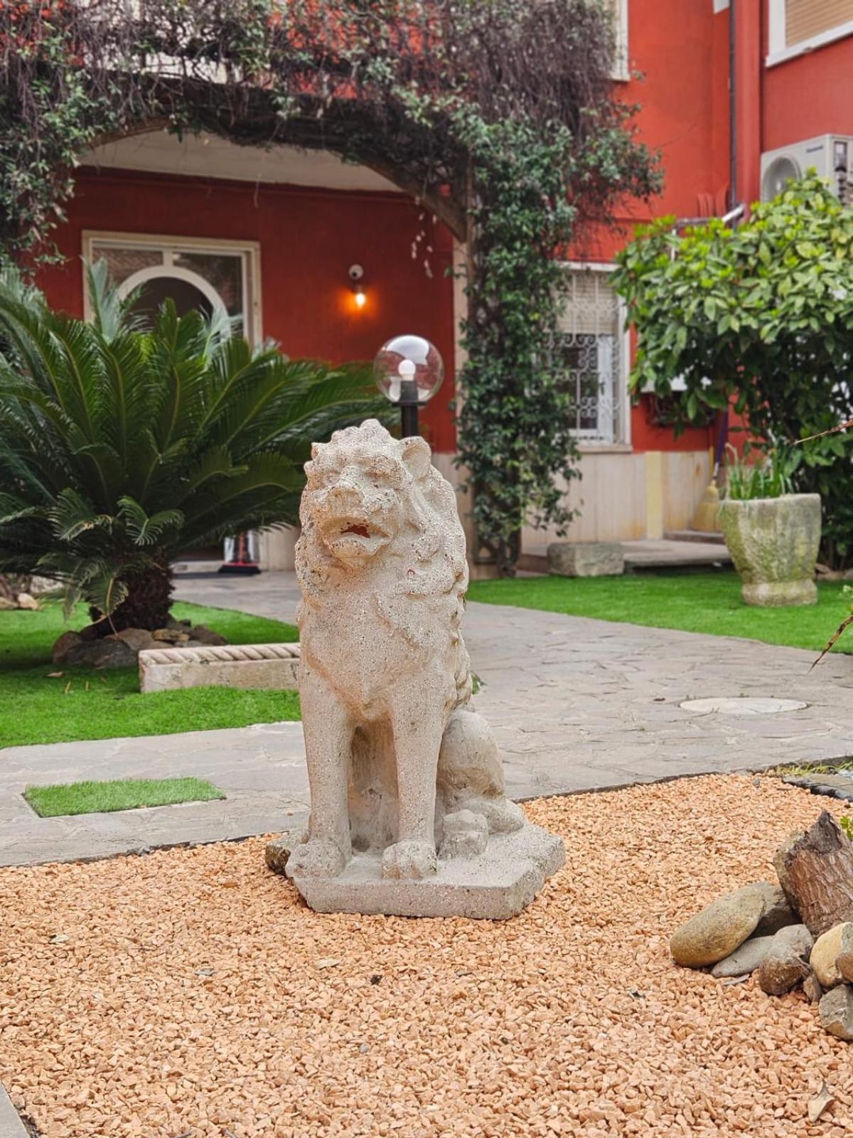 Appartamento Casa A - Giardino E 3 Posti Auto In Cortile