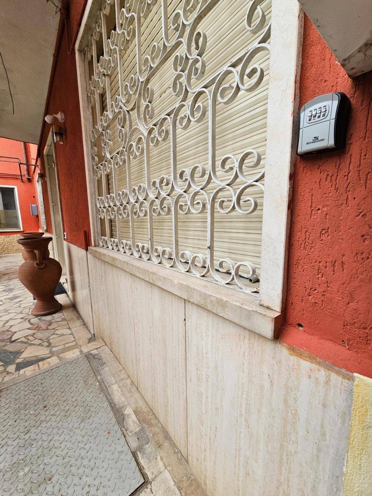 Casa A - Giardino E 3 Posti Auto In Cortile *