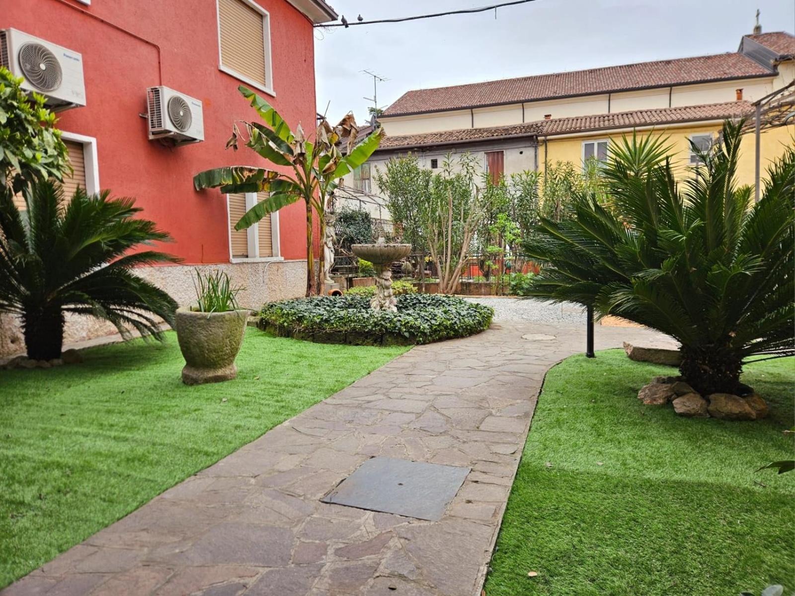 Casa A - Giardino E 3 Posti Auto In Cortile Apartamento *