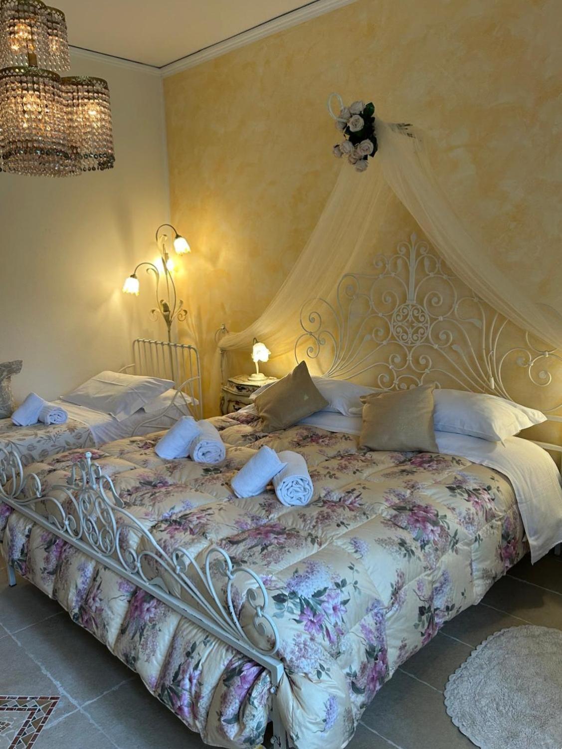 Venetian Style In Apartment *