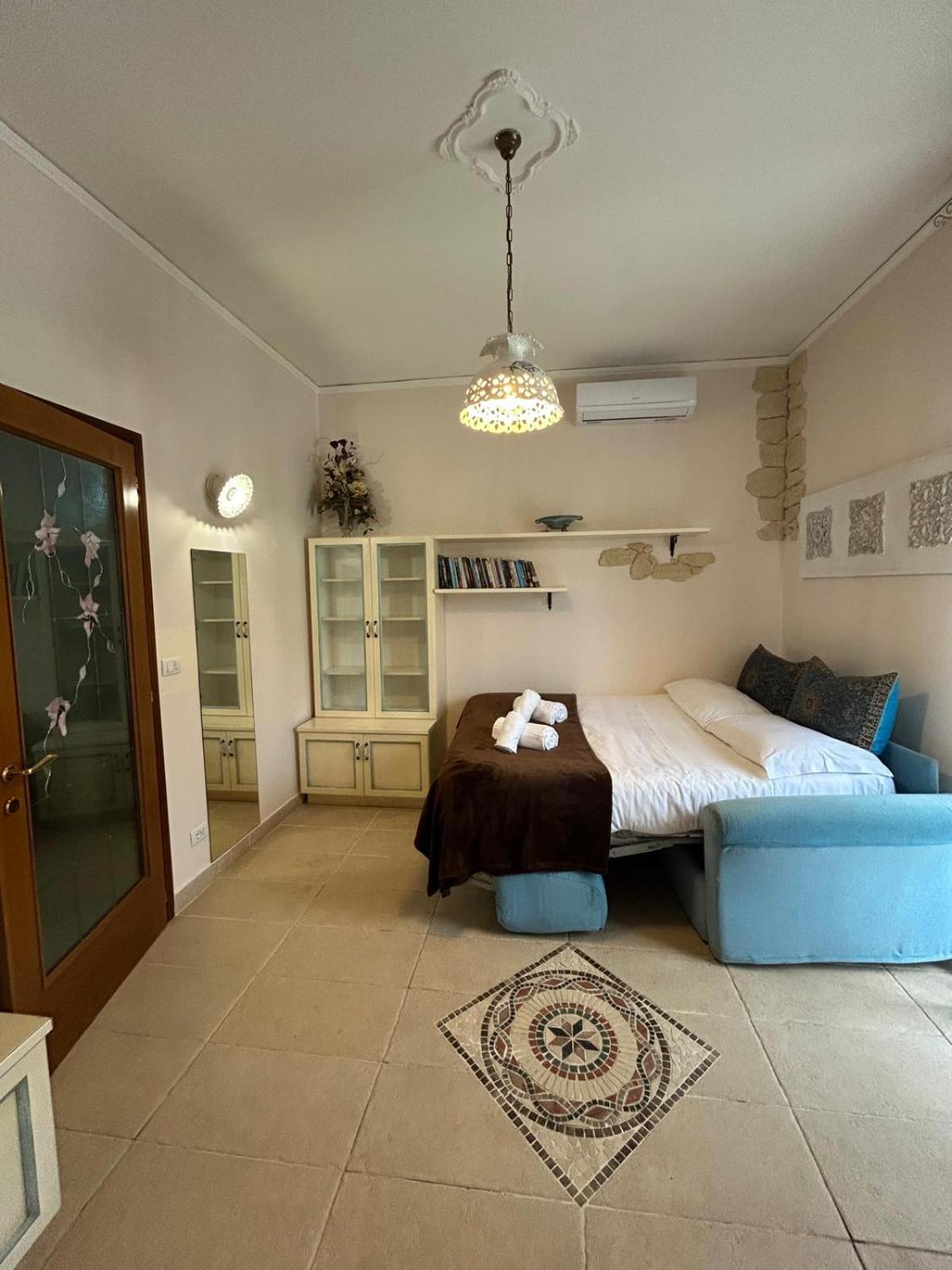 Apartment Venetian Style In Verona