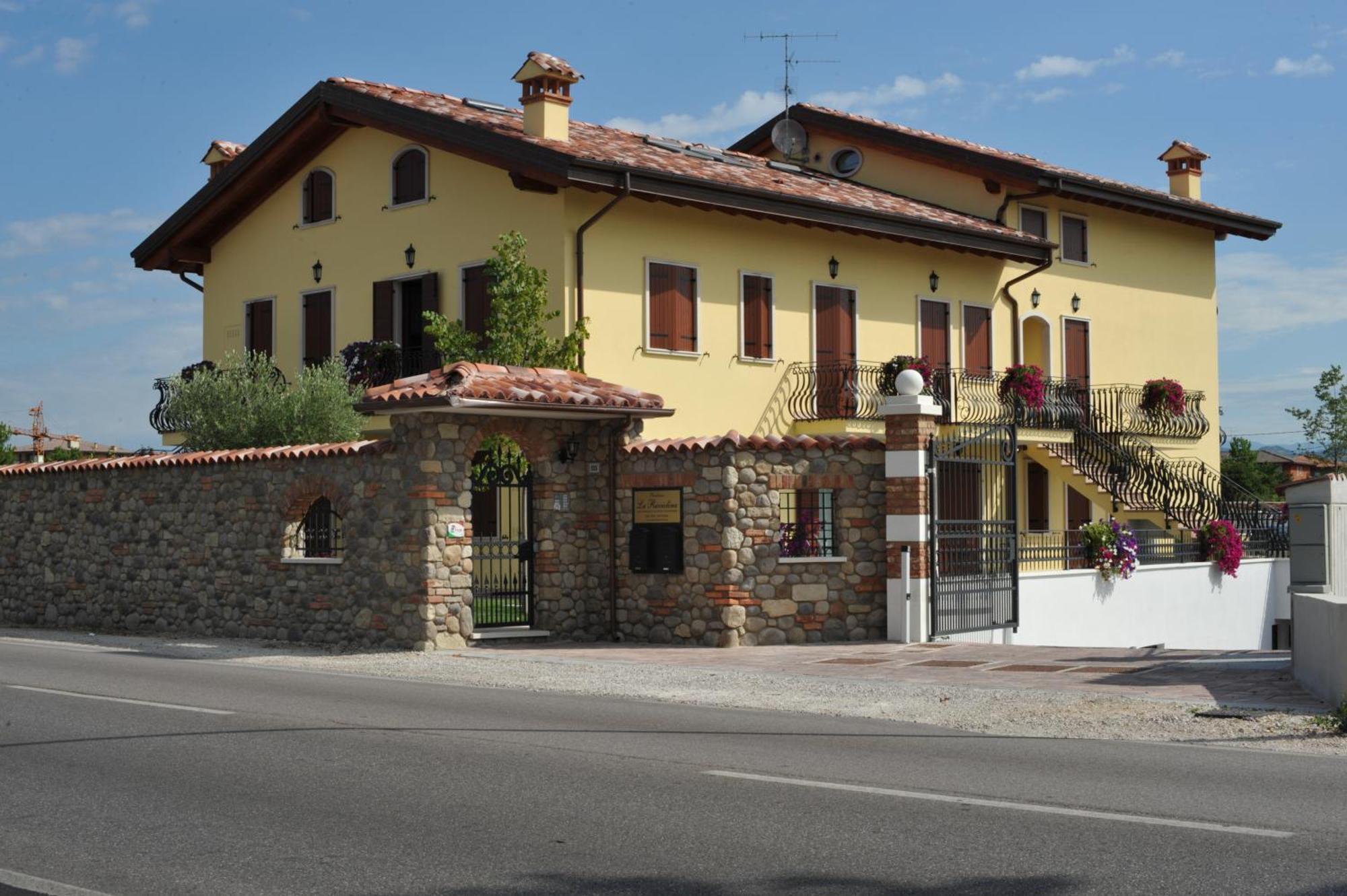 Aparthotel Residenza La Ricciolina 2*