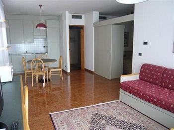All'adige Apartahotel 2*