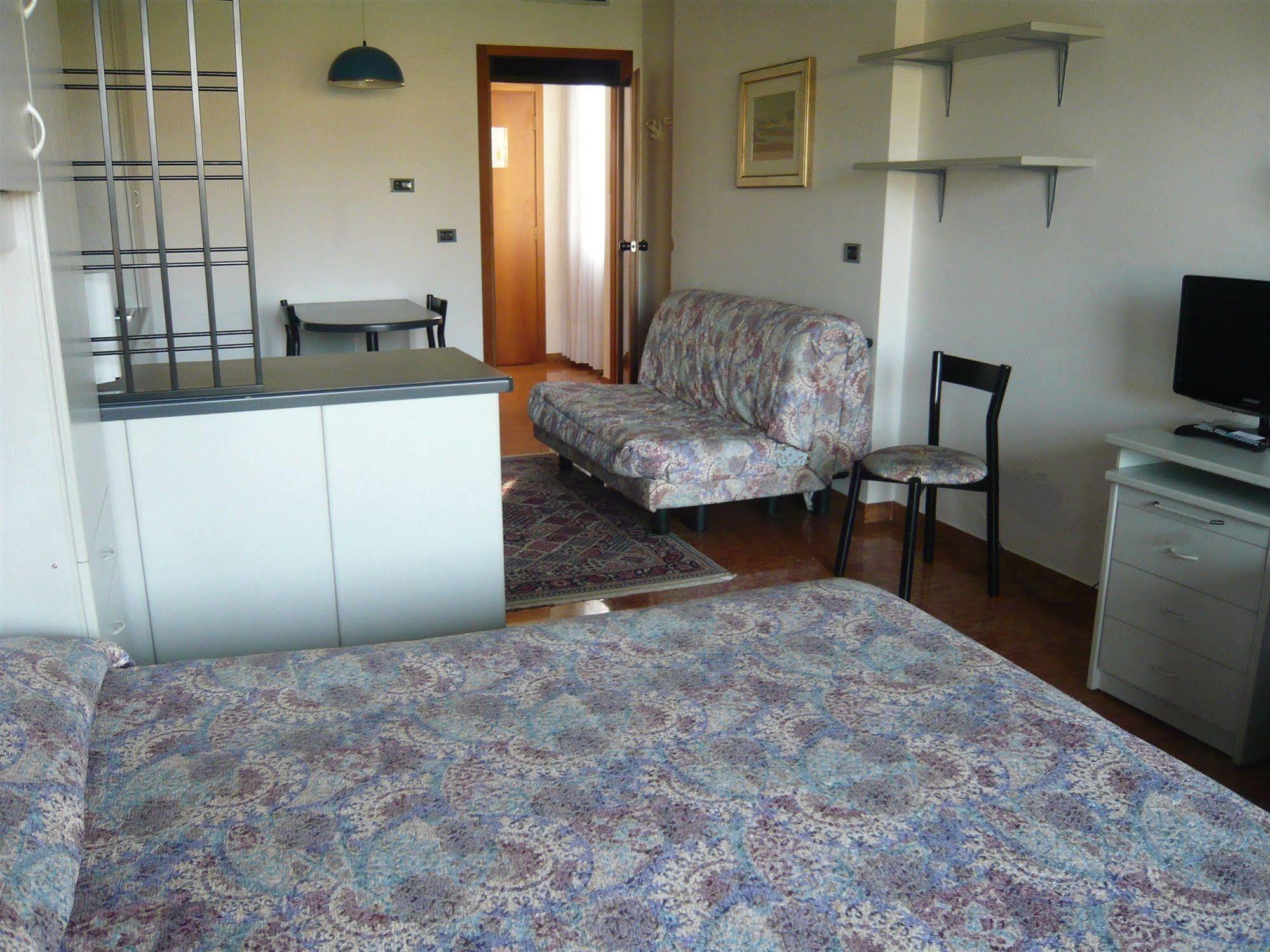 All'adige Apartahotel 2*