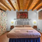 Arena Vintage Apartment