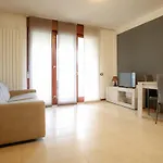 House 78 - Royal Welcome