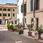 Italstay - Vescovo Elegant Courtyard
