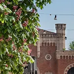 Italstay - Vescovo Elegant Courtyard
