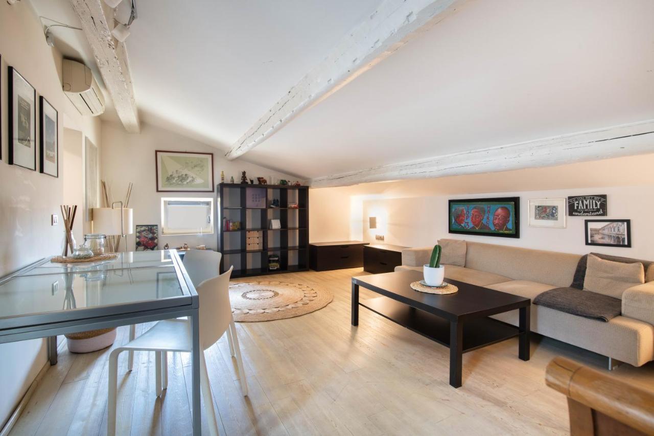 Stunning Floor Flat In The Heart Of