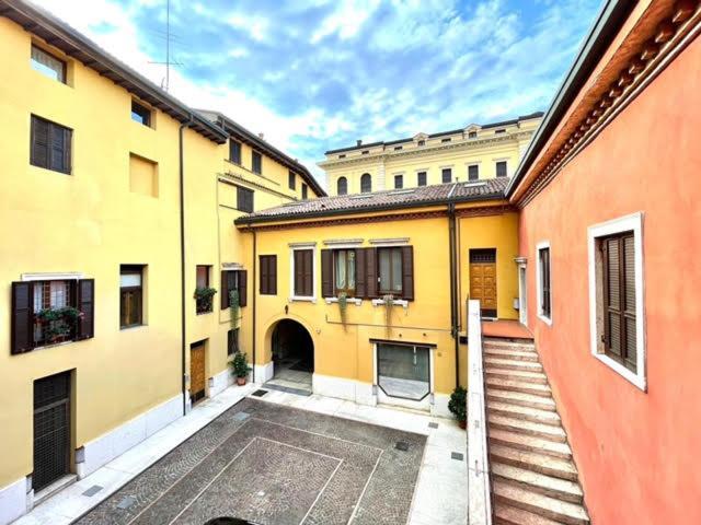 Domus - Ampia Moderna Casa Su 2 Piani Nel Cuore Di Appartement Vérone
