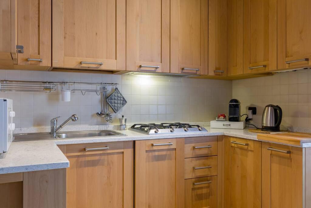 Apartment ***penthouse 4 Min To Arena Inside Fortress ! *