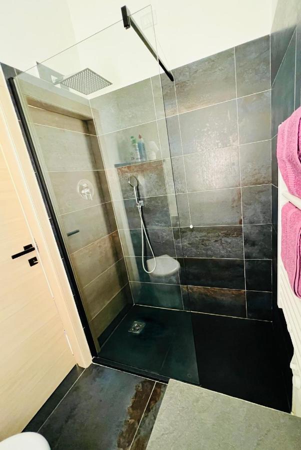 Blaxej, Nel Cuore Di Verona, Moderno Ed Elegante, 4 Posti Letto, Wi-fi, Self Check In Apartment Verona
