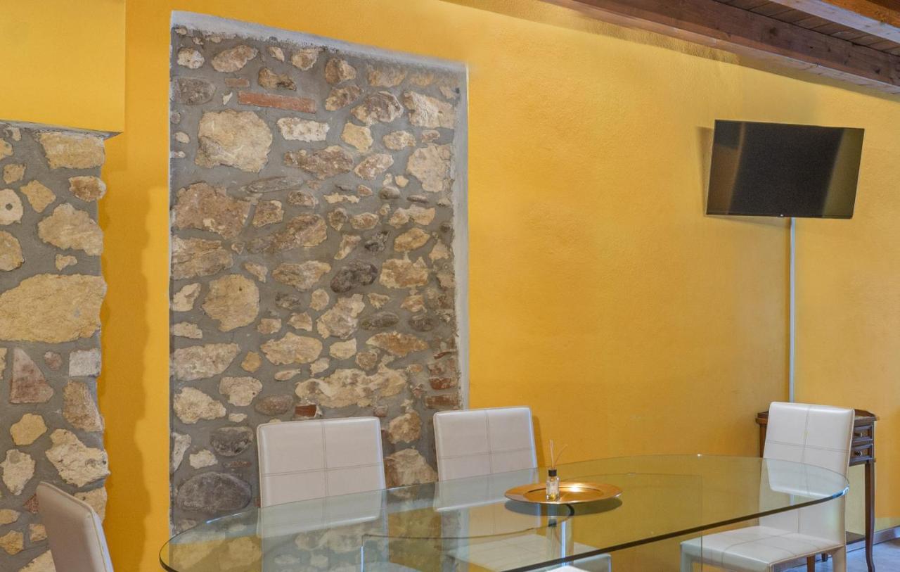 Stylish 2 Bedroom With Balcony Apartamento