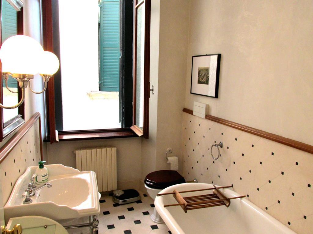 Apartment Writer's